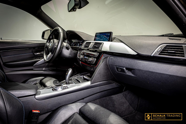 BMW 3 Serie Touring 320i M Sport Edition|Trekhaak|NAP|Leder