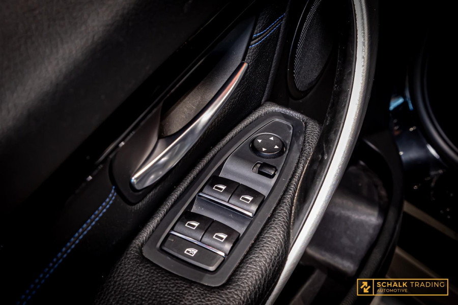 BMW 3 Serie Touring 320i M Sport Edition|Trekhaak|NAP|Leder
