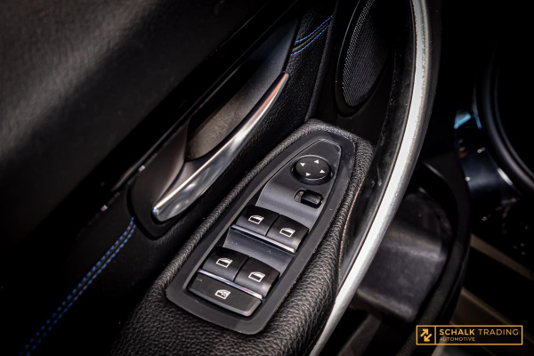 BMW 3 Serie Touring 320i M Sport Edition|Trekhaak|NAP|Leder