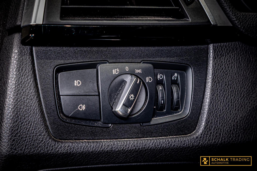 BMW 3 Serie Touring 320i M Sport Edition|Trekhaak|NAP|Leder