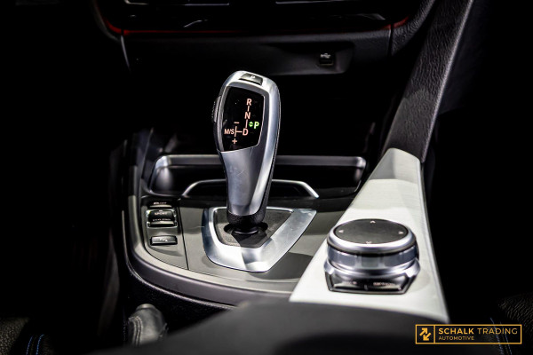 BMW 3 Serie Touring 320i M Sport Edition|Trekhaak|NAP|Leder