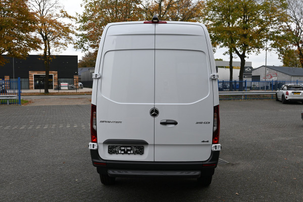Mercedes-Benz Sprinter 319 CDI 4x4 L2H2 Pro Draaistoelen, LED, 360 Graden Camera, Navigatie