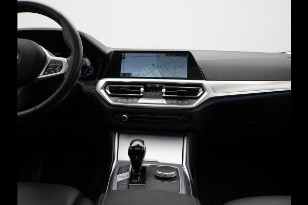 BMW 3 Serie Touring 330e Luxury Line Plug In Hybrid 293pk Dealer O.H PHEV | Panodak | Adaptive Cruise | 360 Camera | Lederen Sportstoelen Memory & Verwarmd | Harman & Kardon |  Apple Carplay | Sfeerverlichting | Blis | Virtual | Navigatie | DAB | 19"L.M | BMW 3 Serie Touring 330e Luxury Line Plug In Hybrid 293pk Dealer O.H PHEV | Panodak | Adaptive Cruise | 360 Camera | Lederen Sportstoelen Memory & Verwarmd | Harman & Kardon |  Apple Carplay | Sfeerverlichting | Blis | Virtual | Navigatie | DAB | 19"L.M |