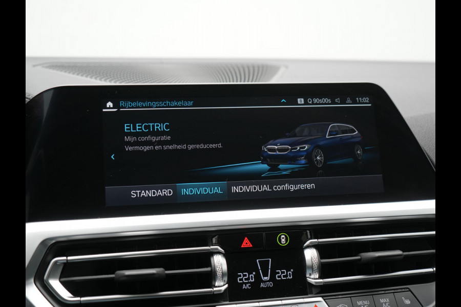 BMW 3 Serie Touring 330e Luxury Line Plug In Hybrid 293pk Dealer O.H PHEV | Panodak | Adaptive Cruise | 360 Camera | Lederen Sportstoelen Memory & Verwarmd | Harman & Kardon |  Apple Carplay | Sfeerverlichting | Blis | Virtual | Navigatie | DAB | 19"L.M | BMW 3 Serie Touring 330e Luxury Line Plug In Hybrid 293pk Dealer O.H PHEV | Panodak | Adaptive Cruise | 360 Camera | Lederen Sportstoelen Memory & Verwarmd | Harman & Kardon |  Apple Carplay | Sfeerverlichting | Blis | Virtual | Navigatie | DAB | 19"L.M |