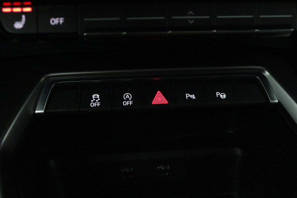 Audi A3 Sportback 30 TFSI Advanced edition (DIGITALE COCKPIT, LANE-ASSIST, CRUISE CONTROL ADAPTIEF, STOELVERWARMING, SENSOREN)