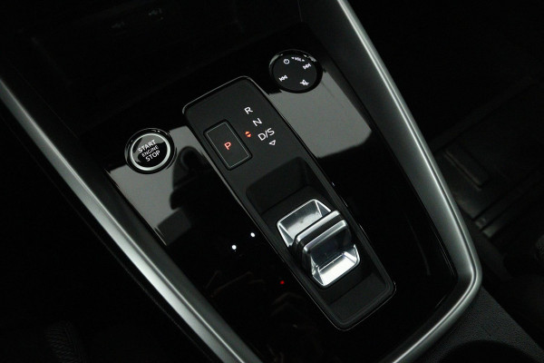 Audi A3 Sportback 30 TFSI Advanced edition (DIGITALE COCKPIT, LANE-ASSIST, CRUISE CONTROL ADAPTIEF, STOELVERWARMING, SENSOREN)