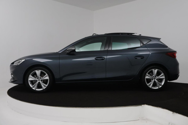 Seat Leon 1.0 eTSI FR Business Intense (PANORAMADAK, TREKHAAK, SFEERVERLICHTING, CAMERA, CARPLAY. CRUISE CONTROL ADAPTIEF)