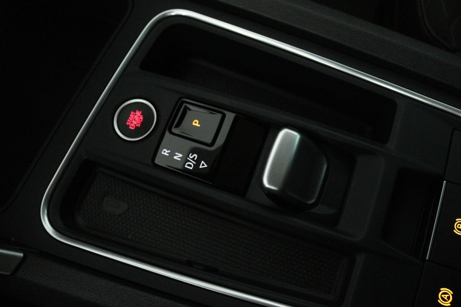 Seat Leon 1.0 eTSI FR Business Intense (PANORAMADAK, TREKHAAK, SFEERVERLICHTING, CAMERA, CARPLAY. CRUISE CONTROL ADAPTIEF)