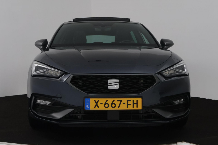 Seat Leon 1.0 eTSI FR Business Intense (PANORAMADAK, TREKHAAK, SFEERVERLICHTING, CAMERA, CARPLAY. CRUISE CONTROL ADAPTIEF)