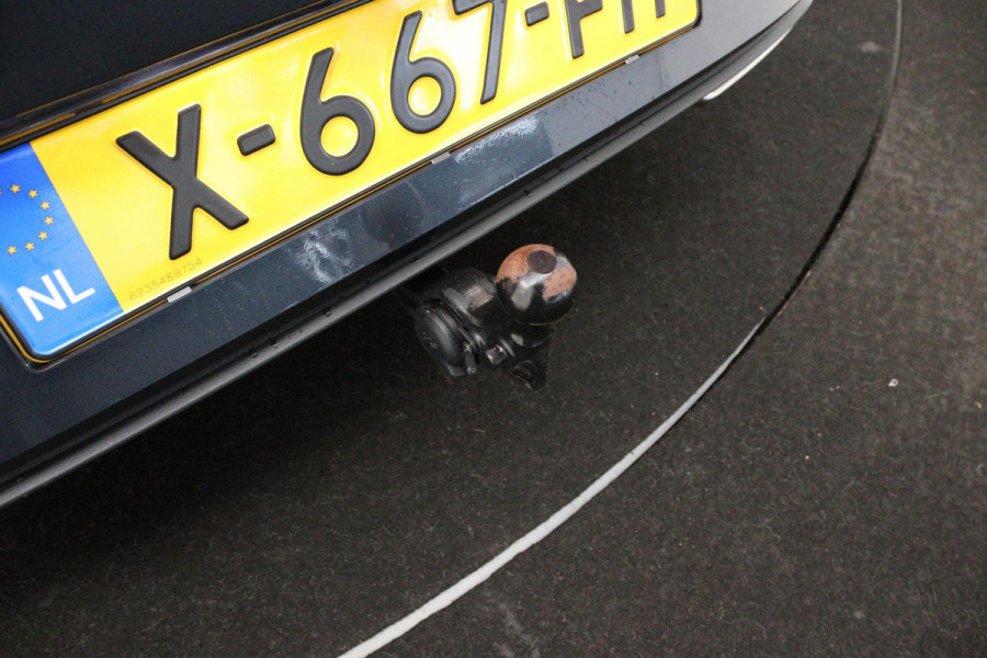 Seat Leon 1.0 eTSI FR Business Intense (PANORAMADAK, TREKHAAK, SFEERVERLICHTING, CAMERA, CARPLAY. CRUISE CONTROL ADAPTIEF)