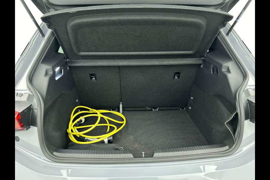 CUPRA Born Business 62 kWh Auto. Navigatie Apple Carplay/ Android Auto Camera Parkeersensoren Adaptive Cruise Control Stoel- en stuurverwarming Full Led Climate Control Lichtmetalen velgen