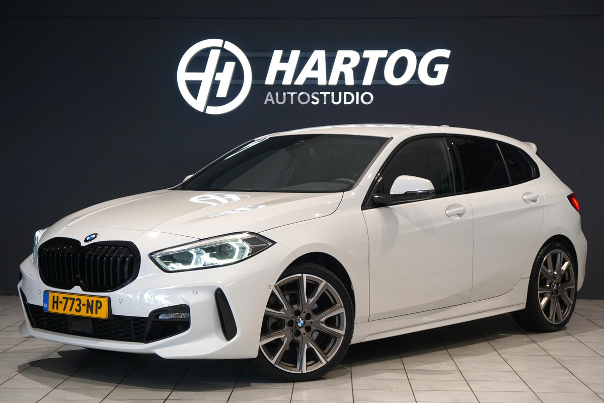 BMW 1-serie 118i M-Sport Plus + KUIPSTOELEN / CAMERA / SFEERVERLICHTING BMW 1-serie 118i M-Sport Plus + KUIPSTOELEN / CAMERA / SFEERVERLICHTING