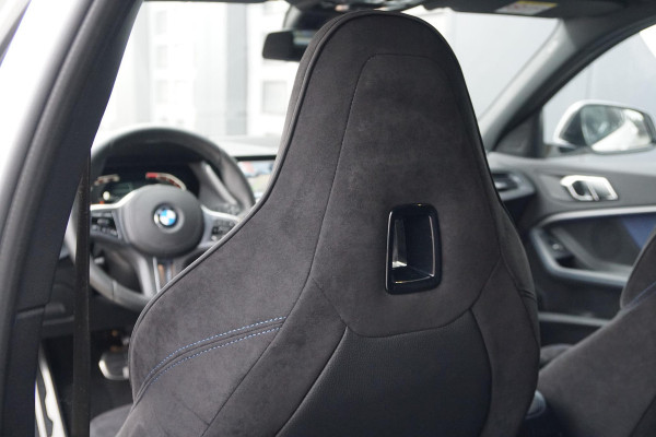 BMW 1-serie 118i M-Sport Plus + KUIPSTOELEN / CAMERA / SFEERVERLICHTING BMW 1-serie 118i M-Sport Plus + KUIPSTOELEN / CAMERA / SFEERVERLICHTING
