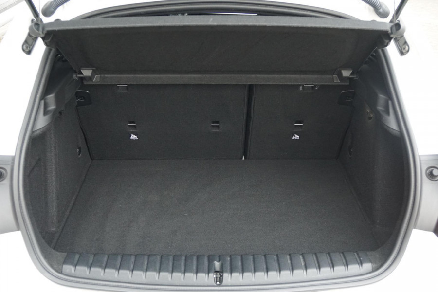 BMW 1-serie 118i M-Sport Plus + KUIPSTOELEN / CAMERA / SFEERVERLICHTING BMW 1-serie 118i M-Sport Plus + KUIPSTOELEN / CAMERA / SFEERVERLICHTING