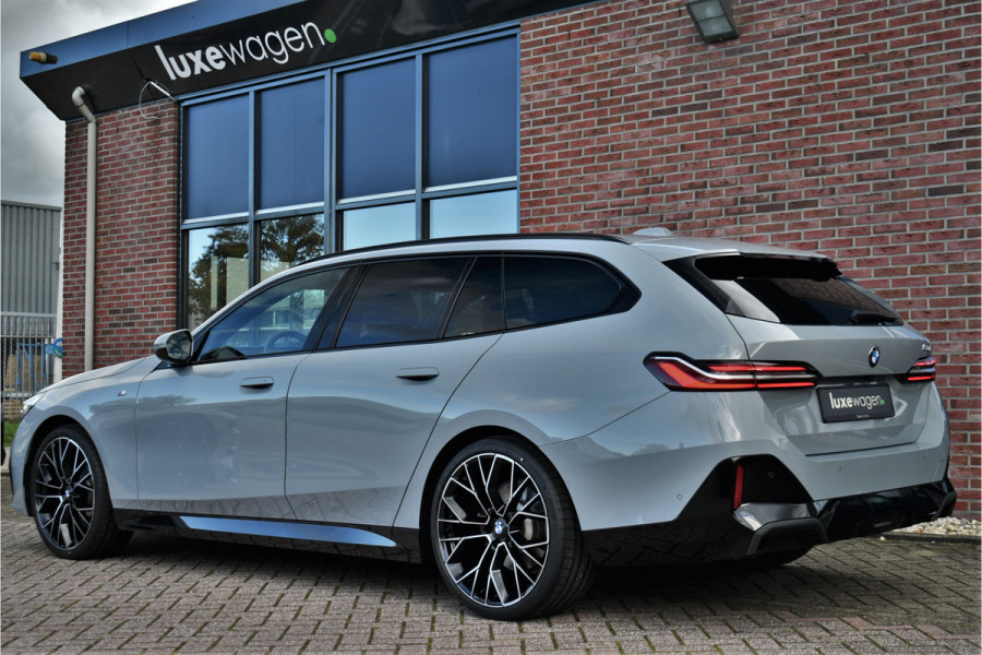 BMW 5 Serie Touring 520i M-Sport Pano Trekh B&W 21inch ACC 360 HUD Stoelventilatie Brooklyngrau