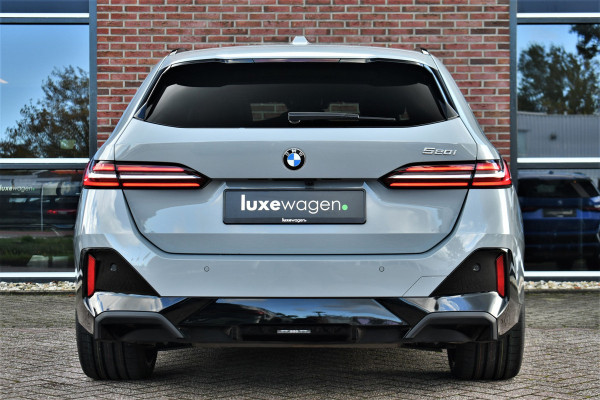 BMW 5 Serie Touring 520i M-Sport Pano Trekh B&W 21inch ACC 360 HUD Stoelventilatie Brooklyngrau
