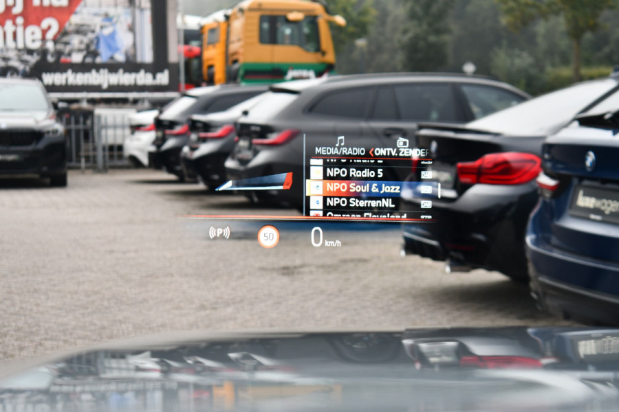 BMW 5 Serie Touring 520i M-Sport Pano Trekh B&W 21inch ACC 360 HUD Stoelventilatie Brooklyngrau