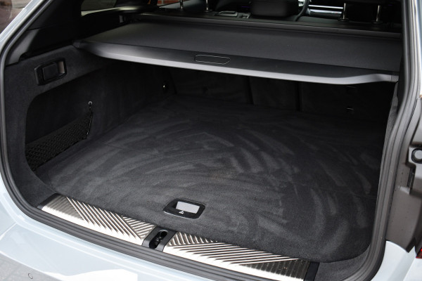BMW 5 Serie Touring 520i M-Sport Pano Trekh B&W 21inch ACC 360 HUD Stoelventilatie Brooklyngrau