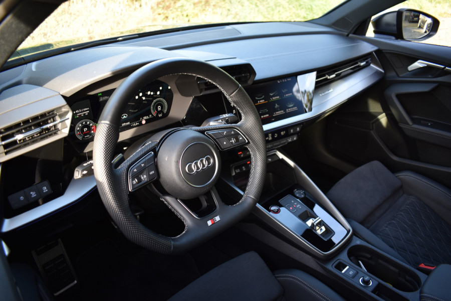 Audi A3 Sportback 2.0 TFSI 310PK S3 QUATTRO CAMERA/LEDER/CARPLAY Audi A3 Sportback 2.0 TFSI 310PK S3 QUATTRO CAMERA/LEDER/CARPLAY