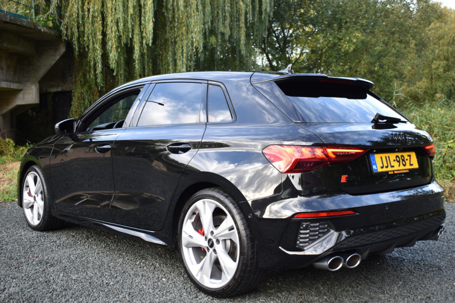 Audi A3 Sportback 2.0 TFSI 310PK S3 QUATTRO CAMERA/LEDER/CARPLAY Audi A3 Sportback 2.0 TFSI 310PK S3 QUATTRO CAMERA/LEDER/CARPLAY