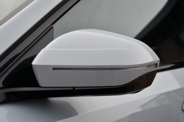 BMW 5 Serie Touring 520i M-Sport Pano Trekh B&W 21inch ACC 360 HUD Stoelventilatie Brooklyngrau