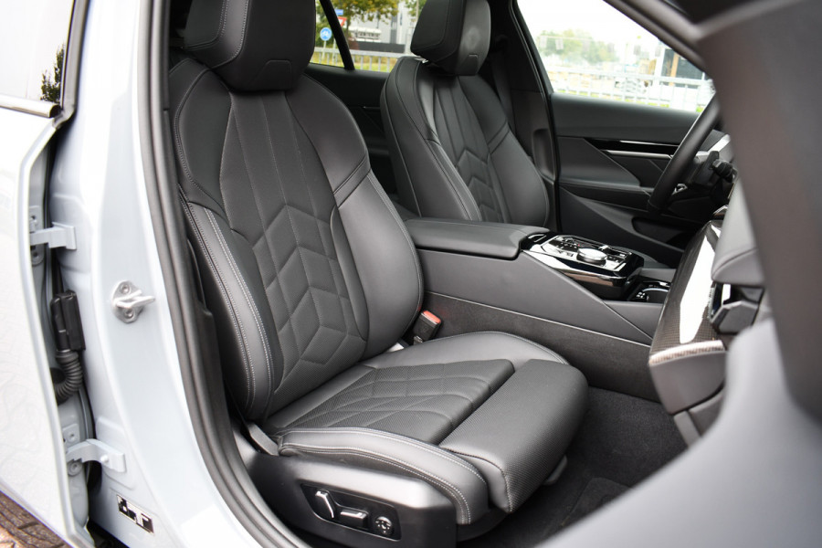 BMW 5 Serie Touring 520i M-Sport Pano Trekh B&W 21inch ACC 360 HUD Stoelventilatie Brooklyngrau