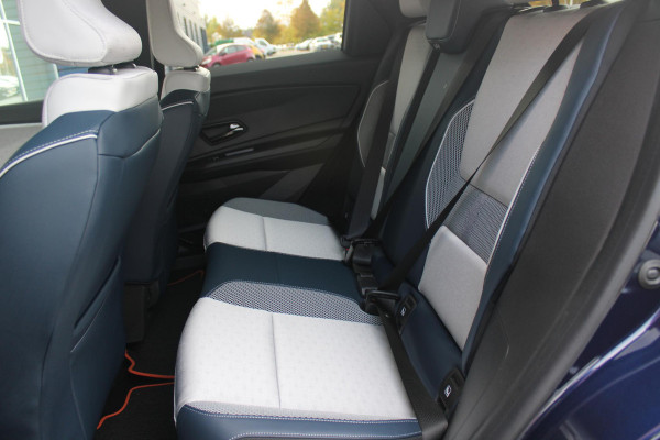 Renault 5 150PK COMFORT RANGE ROLAND-GARROS 52 kWh | NAVIGATIE SYSTEEM MET GOOGLE INTERGRATIE | HARMAN KARDON PREMIUM AUDIO | FULL LED KOPLAMPEN MET MICRO-OPTICS EN FRANSE VLAG | 10"R-LINK MULTIMEDIA | 18"GRONO LICHTMETALEN VELGEN | TWO-TONE CAROSSERIE KLEUR I.C.M. WARM TITANIUM DAKLIJSTEN | ELEKTRISCH VERWARMDE VOOR STOELEN / STUUR | BESTUURDERSSTOEL MET ELEKTRISCH VERSTELBARE LENDESTEUN | AUTOMATISCH INPARKEREN | FLANK GUARD PROTECTION | ADAPTIEVE CRUISE CONTROL MET STOP & GO | ACHTERUITRIJCAMERA | PRIVATIE GLASS | SFEERVERLICHTING IN DIVERSE KLEUREN |
