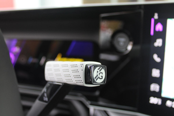 Renault 5 150PK COMFORT RANGE ROLAND-GARROS 52 kWh | NAVIGATIE SYSTEEM MET GOOGLE INTERGRATIE | HARMAN KARDON PREMIUM AUDIO | FULL LED KOPLAMPEN MET MICRO-OPTICS EN FRANSE VLAG | 10"R-LINK MULTIMEDIA | 18"GRONO LICHTMETALEN VELGEN | TWO-TONE CAROSSERIE KLEUR I.C.M. WARM TITANIUM DAKLIJSTEN | ELEKTRISCH VERWARMDE VOOR STOELEN / STUUR | BESTUURDERSSTOEL MET ELEKTRISCH VERSTELBARE LENDESTEUN | AUTOMATISCH INPARKEREN | FLANK GUARD PROTECTION | ADAPTIEVE CRUISE CONTROL MET STOP & GO | ACHTERUITRIJCAMERA | PRIVATIE GLASS | SFEERVERLICHTING IN DIVERSE KLEUREN |