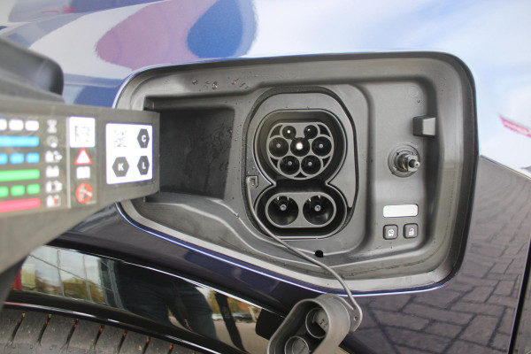 Renault 5 150PK COMFORT RANGE ROLAND-GARROS 52 kWh | NAVIGATIE SYSTEEM MET GOOGLE INTERGRATIE | HARMAN KARDON PREMIUM AUDIO | FULL LED KOPLAMPEN MET MICRO-OPTICS EN FRANSE VLAG | 10"R-LINK MULTIMEDIA | 18"GRONO LICHTMETALEN VELGEN | TWO-TONE CAROSSERIE KLEUR I.C.M. WARM TITANIUM DAKLIJSTEN | ELEKTRISCH VERWARMDE VOOR STOELEN / STUUR | BESTUURDERSSTOEL MET ELEKTRISCH VERSTELBARE LENDESTEUN | AUTOMATISCH INPARKEREN | FLANK GUARD PROTECTION | ADAPTIEVE CRUISE CONTROL MET STOP & GO | ACHTERUITRIJCAMERA | PRIVATIE GLASS | SFEERVERLICHTING IN DIVERSE KLEUREN |