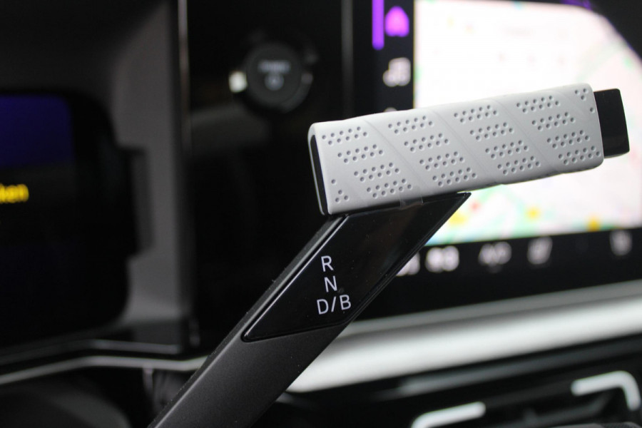 Renault 5 150PK COMFORT RANGE ROLAND-GARROS 52 kWh | NAVIGATIE SYSTEEM MET GOOGLE INTERGRATIE | HARMAN KARDON PREMIUM AUDIO | FULL LED KOPLAMPEN MET MICRO-OPTICS EN FRANSE VLAG | 10"R-LINK MULTIMEDIA | 18"GRONO LICHTMETALEN VELGEN | TWO-TONE CAROSSERIE KLEUR I.C.M. WARM TITANIUM DAKLIJSTEN | ELEKTRISCH VERWARMDE VOOR STOELEN / STUUR | BESTUURDERSSTOEL MET ELEKTRISCH VERSTELBARE LENDESTEUN | AUTOMATISCH INPARKEREN | FLANK GUARD PROTECTION | ADAPTIEVE CRUISE CONTROL MET STOP & GO | ACHTERUITRIJCAMERA | PRIVATIE GLASS | SFEERVERLICHTING IN DIVERSE KLEUREN |
