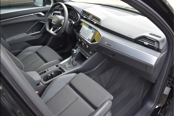 Audi Q3 45 TFSI e S-Line 245 Pk Black Ed Navi Leder Trekhaak 20 Inch Audi Q3 45 TFSI e S-Line 245 Pk Black Ed Navi Leder Trekhaak 20 Inch