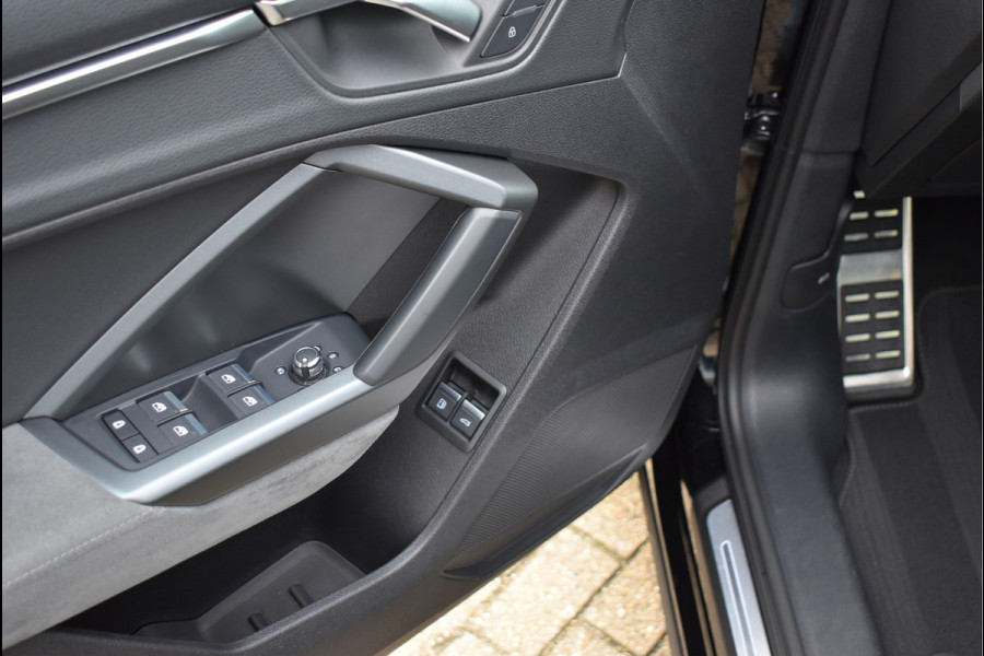 Audi Q3 45 TFSI e S-Line 245 Pk Black Ed Navi Leder Trekhaak 20 Inch Audi Q3 45 TFSI e S-Line 245 Pk Black Ed Navi Leder Trekhaak 20 Inch