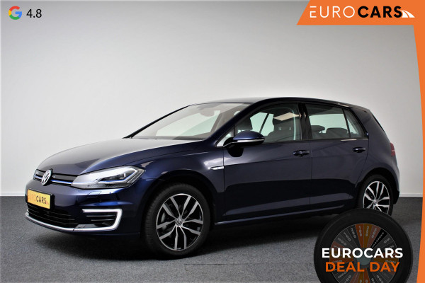 Volkswagen e-Golf Edition | Navigatie | Digitale Cockpit | Apple Carplay/Android Auto | Bluetooth | Cruise control adaptive | Lichtmetalen Velgen 17" | Camera | Parkeer sensoren | Stoelverwarming