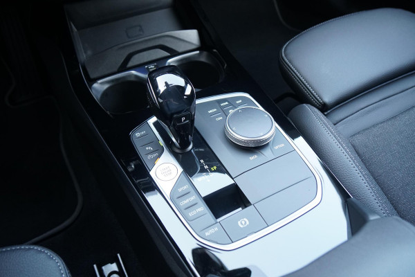 BMW 1-serie 118i Executive Edition + HARMAN KARDON / CAMERA / STOELVERWARMING