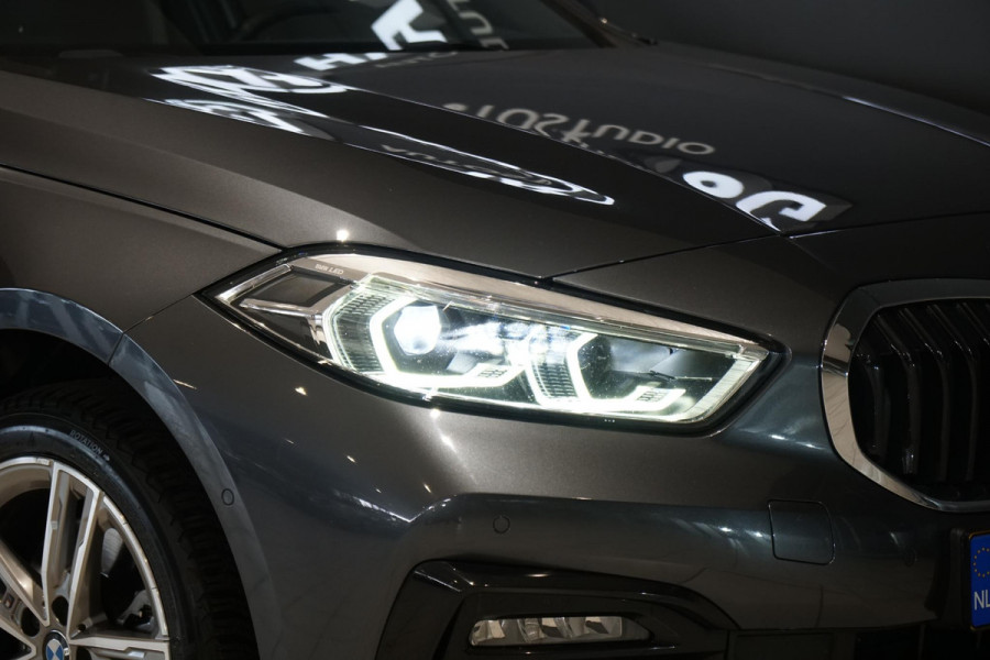 BMW 1-serie 118i Executive Edition + HARMAN KARDON / CAMERA / STOELVERWARMING