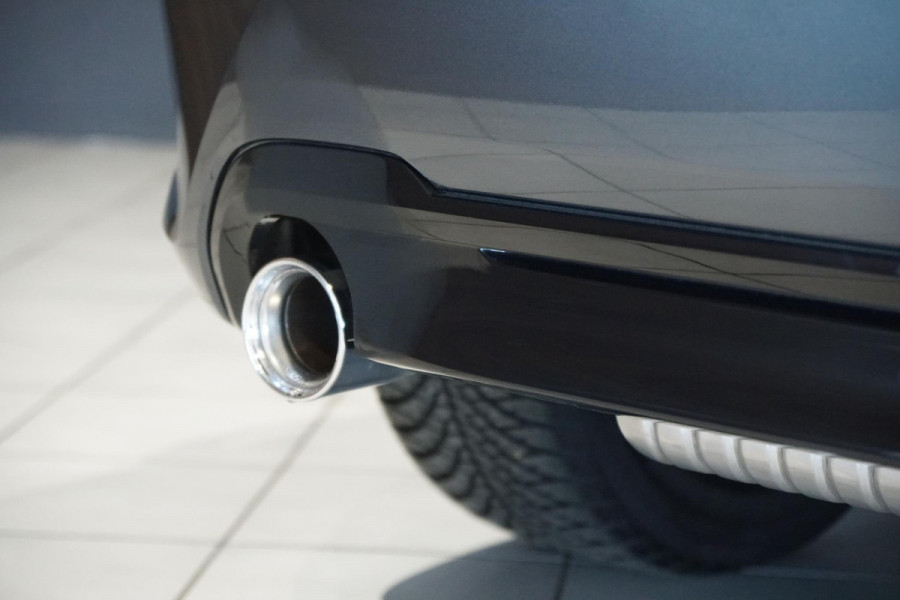 BMW 1-serie 118i Executive Edition + HARMAN KARDON / CAMERA / STOELVERWARMING