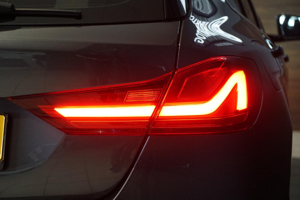 BMW 1-serie 118i Executive Edition + HARMAN KARDON / CAMERA / STOELVERWARMING