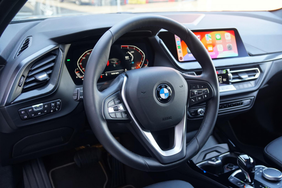 BMW 1-serie 118i Executive Edition + HARMAN KARDON / CAMERA / STOELVERWARMING