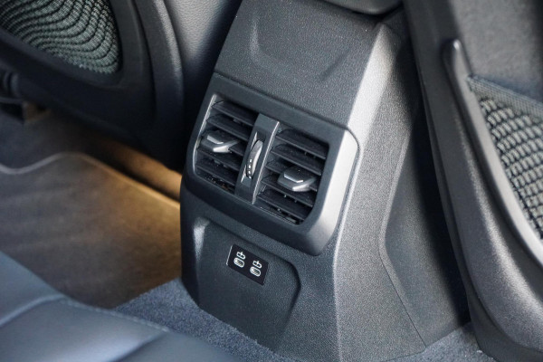 BMW 1-serie 118i Executive Edition + HARMAN KARDON / CAMERA / STOELVERWARMING