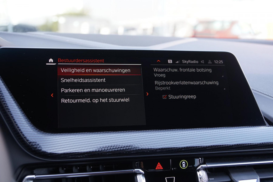 BMW 1-serie 118i Executive Edition + HARMAN KARDON / CAMERA / STOELVERWARMING