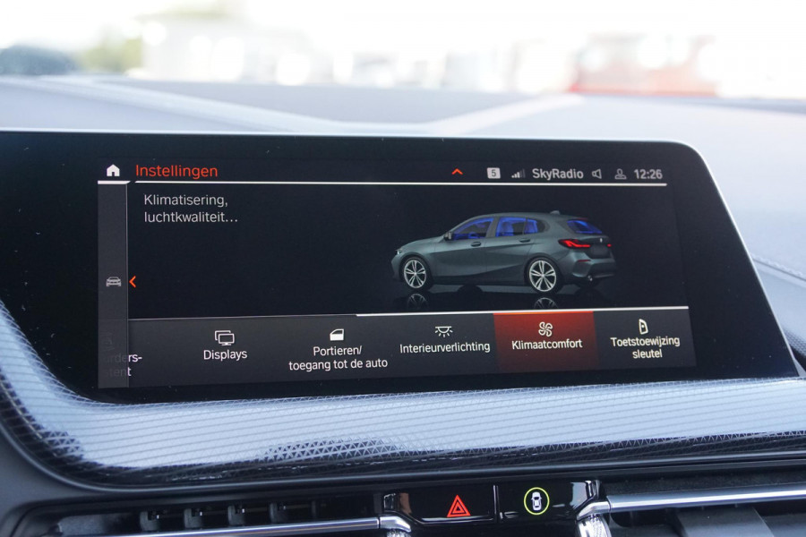 BMW 1-serie 118i Executive Edition + HARMAN KARDON / CAMERA / STOELVERWARMING