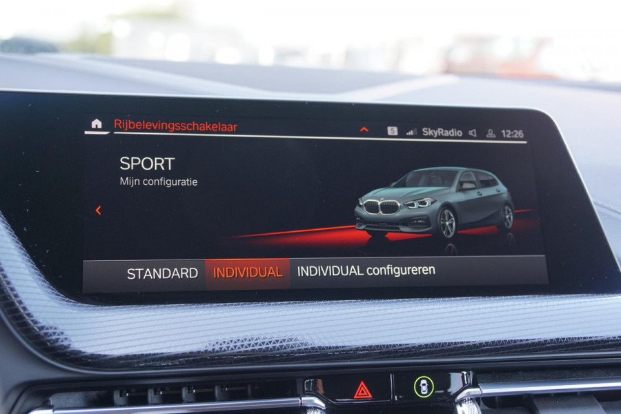 BMW 1-serie 118i Executive Edition + HARMAN KARDON / CAMERA / STOELVERWARMING