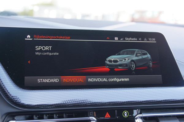 BMW 1-serie 118i Executive Edition + HARMAN KARDON / CAMERA / STOELVERWARMING
