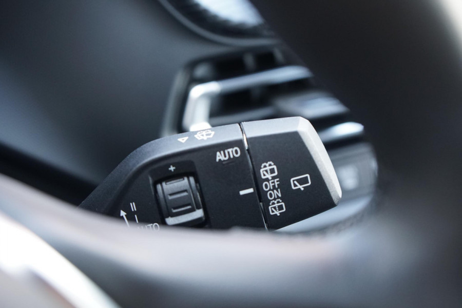 BMW 1-serie 118i Executive Edition + HARMAN KARDON / CAMERA / STOELVERWARMING