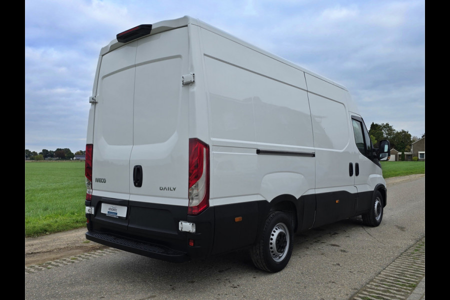 Iveco Daily 35S14V 2.3 352L H2 L2L H2 - 140 Pk - Euro 6 - Airco - Cruise Control Iveco Daily 35S14V 2.3 352L H2 L2L H2 - 140 Pk - Euro 6 - Airco - Cruise Control