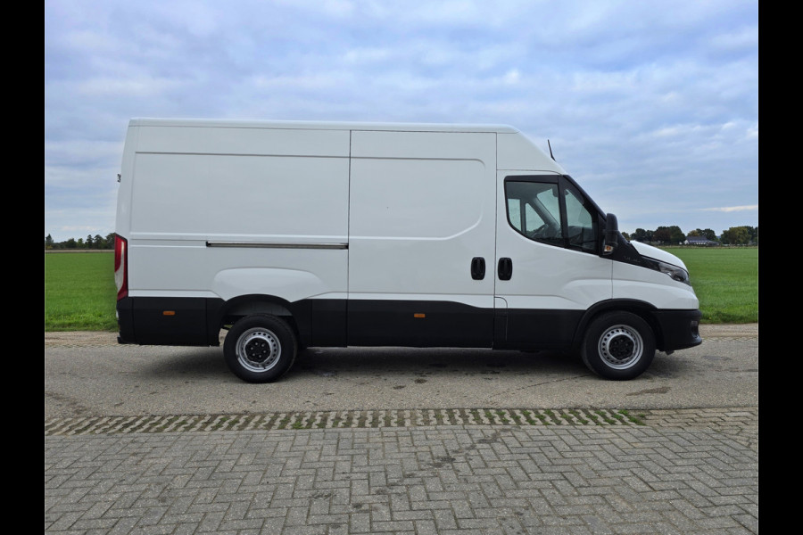 Iveco Daily 35S14V 2.3 352L H2 L2L H2 - 140 Pk - Euro 6 - Airco - Cruise Control Iveco Daily 35S14V 2.3 352L H2 L2L H2 - 140 Pk - Euro 6 - Airco - Cruise Control