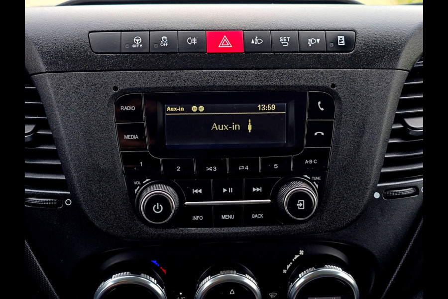Iveco Daily 35S14V 2.3 352L H2 L2L H2 - 140 Pk - Euro 6 - Airco - Cruise Control Iveco Daily 35S14V 2.3 352L H2 L2L H2 - 140 Pk - Euro 6 - Airco - Cruise Control
