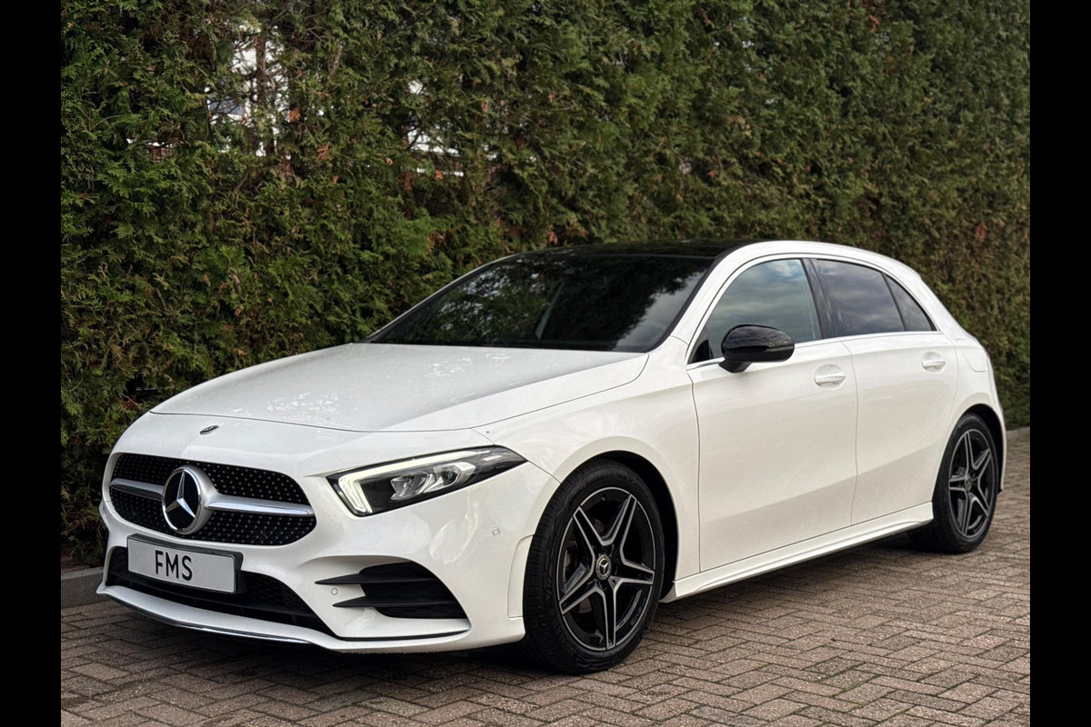 Mercedes-Benz A-Klasse 180 AMG Line Panorama CarPlay Mercedes-Benz A-Klasse 180 AMG Line Panorama CarPlay