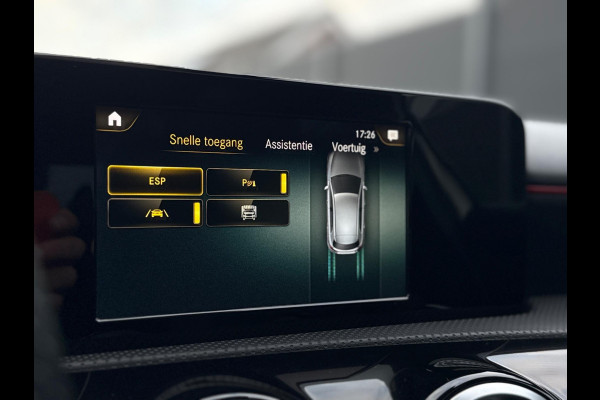 Mercedes-Benz A-Klasse 180 AMG Line Panorama CarPlay Mercedes-Benz A-Klasse 180 AMG Line Panorama CarPlay