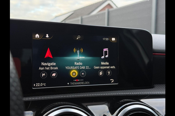 Mercedes-Benz A-Klasse 180 AMG Line Panorama CarPlay Mercedes-Benz A-Klasse 180 AMG Line Panorama CarPlay